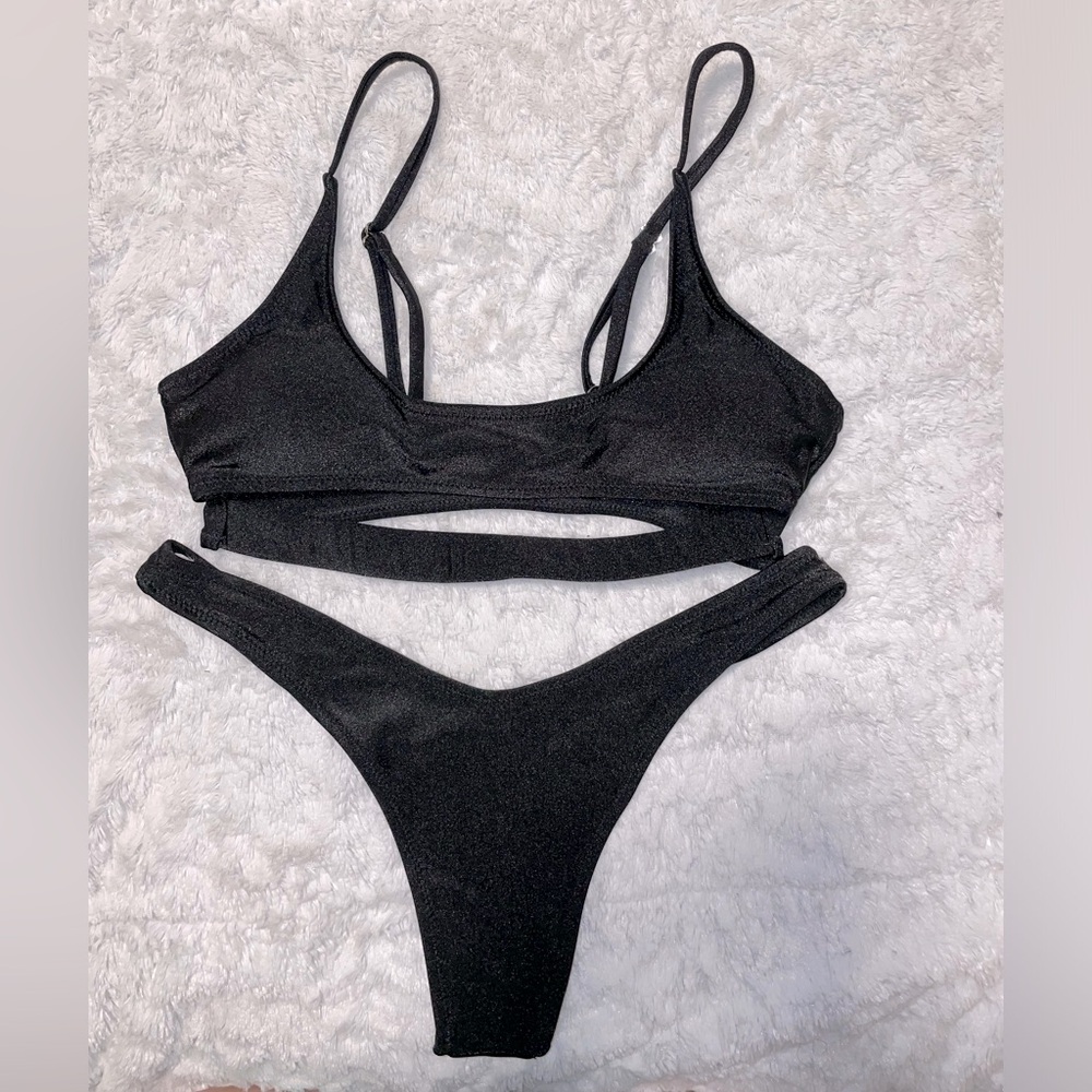 NWOT🖤Padded Strappy Cutout Top High Cut Brazilian Thong Bikini Set